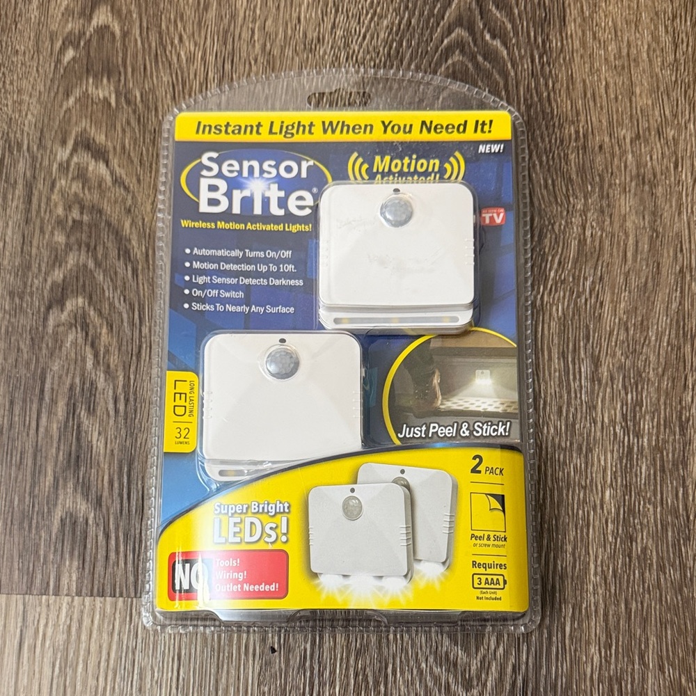 White Motion-Activated LED Light - 2 Pack